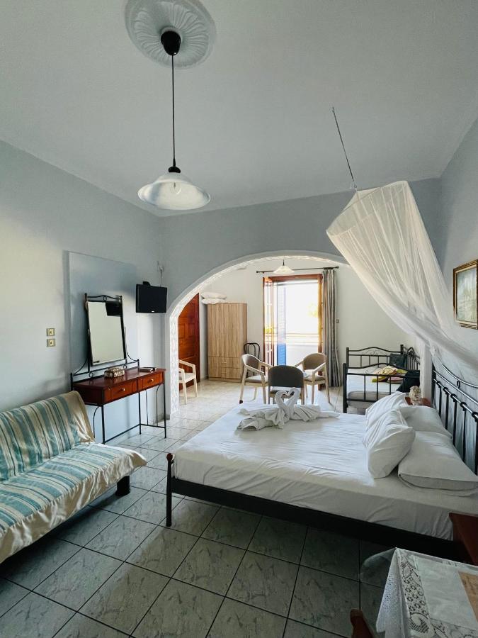 Gialos Rooms Élaphonèse Extérieur photo